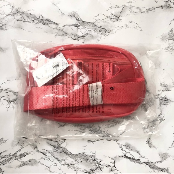 Lululemon Everywhere Belt Bag Extended Strap Pale Raspberry - Picture 7 of 7